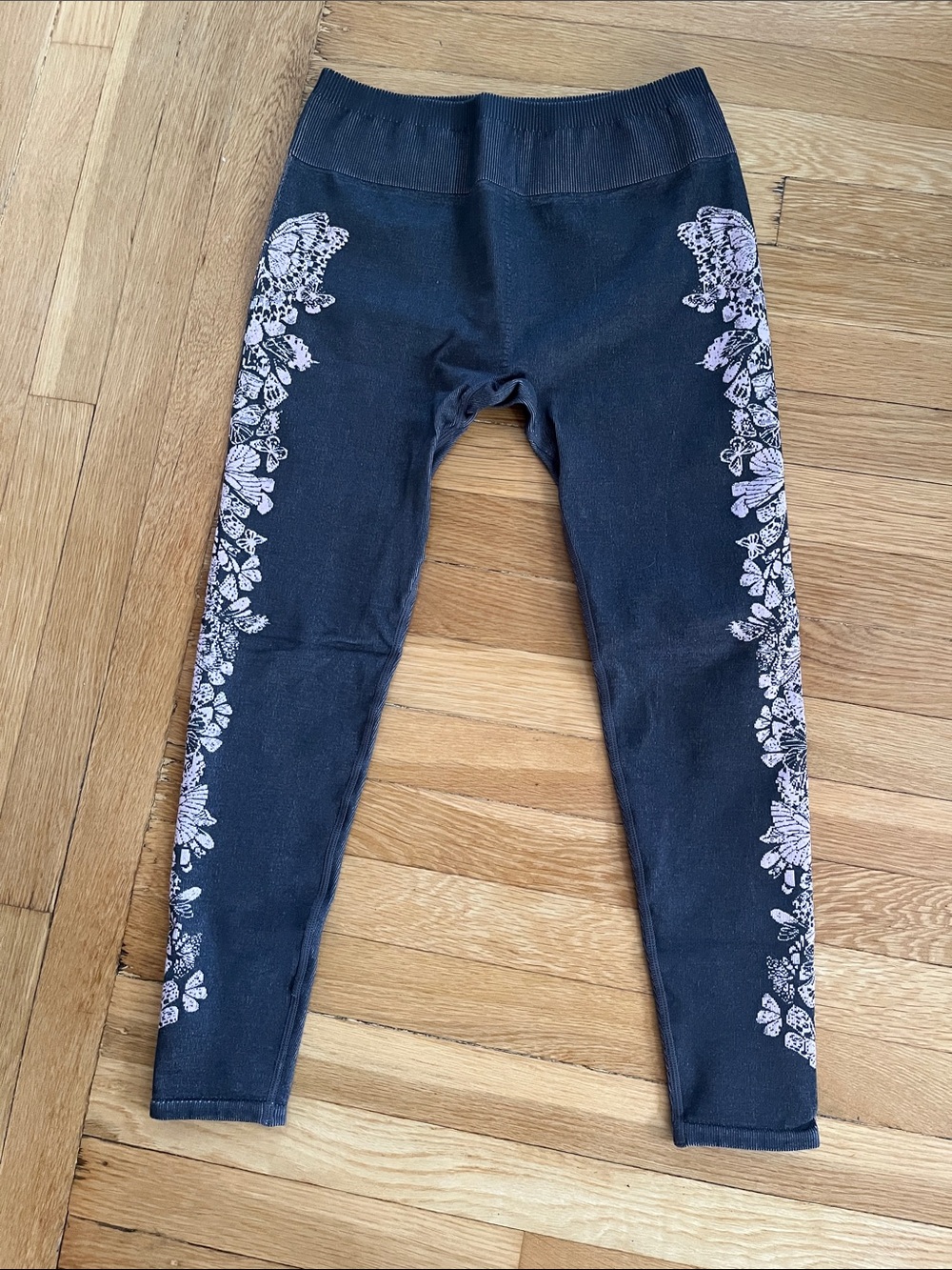 Fabletics Mauve-Purple Butterfly Leggings
